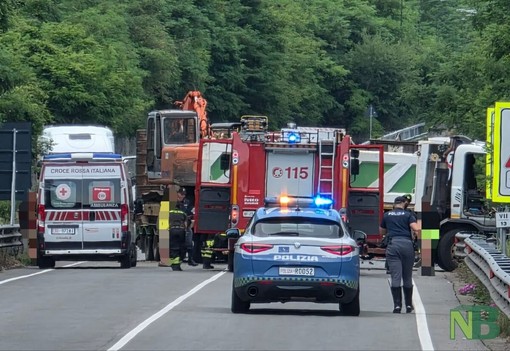 Scontro frontale alla Galleria Volpe: deceduto il conducente dell'auto Scontro frontale alla Galleria Volpe: deceduto il conducente dell'auto