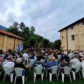 A Valdilana il galà lirico al Santuario della Brughiera (foto dalla pagina Facebook di Comune di Valdilana) A Valdilana il galà lirico al Santuario della Brughiera (foto dalla pagina Facebook di Comune di Valdilana)