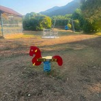 Quarona, nuova giostrina nel parco della Villa municipale per i bambini
