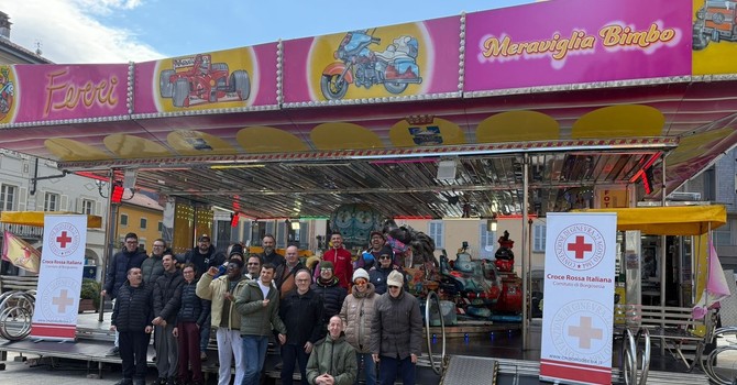 A Borgosesia una giornata di sorrisi in Piazza Mazzini grazie alla famiglia Ferri e alla Croce Rossa