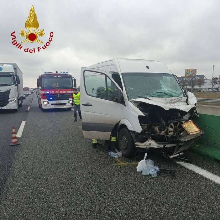 Incidente sull’A4: ferito un conducente, trasportato in codice giallo a Vercelli