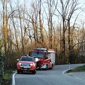 Forte vento provoca disagi, a Valdilana cavo elettrico a terra: causa principio incendio e blackout in alcune frazioni Forte vento provoca disagi, a Valdilana cavo elettrico a terra: causa principio incendio e blackout in alcune frazioni