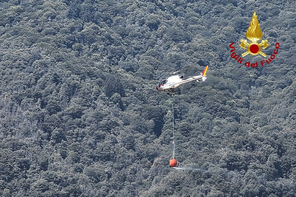 Nuovo fronte di fuoco in località Alpe La Res. Proseguono le operazioni Nuovo fronte di fuoco in località Alpe La Res. Proseguono le operazioni