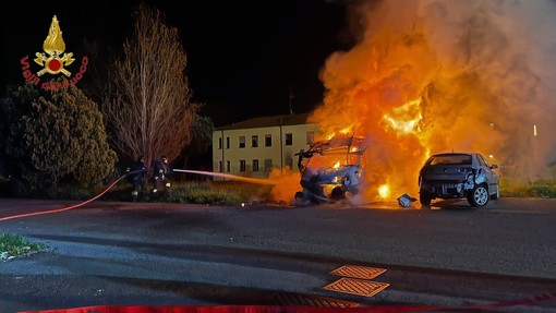 Dal nord ovest: In fiamme un camper e un’auto, nessun ferito