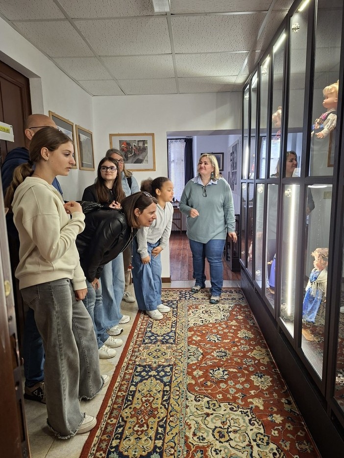 Fobello, inaugurata al Museo del Puncetto l’esposizione di bambole in abiti tradizionali