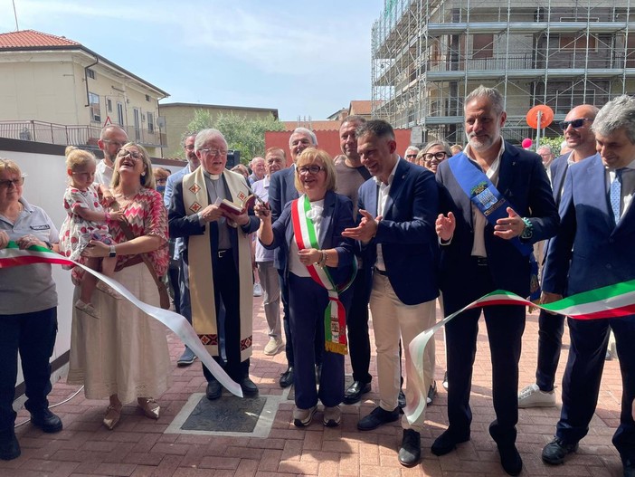 Gattinara inaugura “FUTURA”, la nuova scuola dove cresce il domani Gattinara inaugura “FUTURA”, la nuova scuola dove cresce il domani