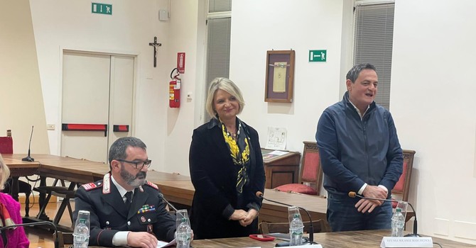 Una rete che protegge: a Borgosesia un fronte comune contro la violenza di genere Una rete che protegge: a Borgosesia un fronte comune contro la violenza di genere