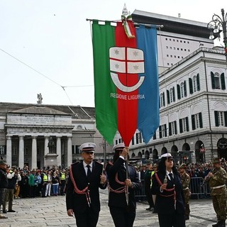 Adunata Alpini, Bucci e Ferro in piazza De Ferrari per l'alzabandiera: "Genova e la Liguria celebrano i valori civici"