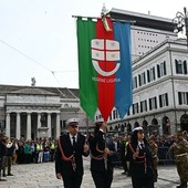Adunata Alpini, Bucci e Ferro in piazza De Ferrari per l'alzabandiera: "Genova e la Liguria celebrano i valori civici"