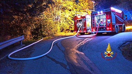 Varallo: Incendio legnaia in frazione Arlezze, arrivano i Vigili del Fuoco