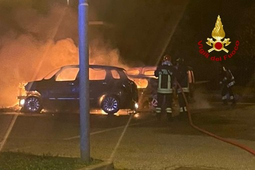Tre auto a fuoco nella vicina Valsesia