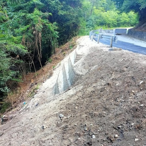 Valdilana, intervento sulla strada Ponzone-Cerruti (foto dalla pagina Facebook di comune di Valdilana)
