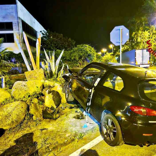 Incidente in piena notte, conducente estratto dalle lamiere