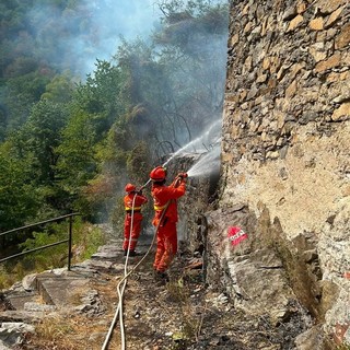 Incendi in Valsesia, situazione stabile: «La valle è pronta a ospitare turisti e villeggianti»