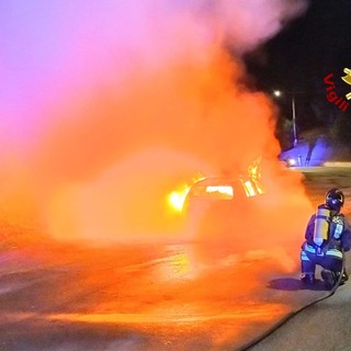 Borgosesia, auto a GPL in fiamme sulla SP 75: intervento dei Vigili del Fuoco
