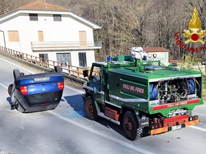 Incidente autonomo sulla Sp 77 a Cellio con Breia, intervengono i soccorsi Incidente autonomo sulla Sp 77 a Cellio con Breia, intervengono i soccorsi