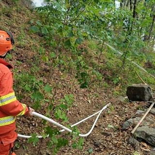 Fiamme in alta Valsessera, scatta il cordone di sicurezza attorno al Santuario del Cavallero FOTO