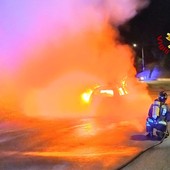 Borgosesia, auto a GPL in fiamme sulla SP 75: intervento dei Vigili del Fuoco Borgosesia, auto a GPL in fiamme sulla SP 75: intervento dei Vigili del Fuoco