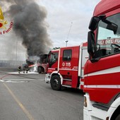 Da Novara: autogru in fiamme al terminal merci intermodale