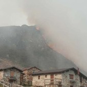 Incendi in Valsesia, la pioggia porta una prima tregua ma restano diversi fronti attivi