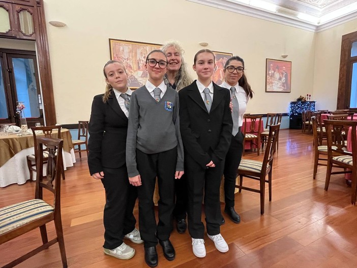 Natale e Santo Stefano a tavola: le mise en place degli studenti dell’Alberghiero di Varallo Natale e Santo Stefano a tavola: le mise en place degli studenti dell’Alberghiero di Varallo