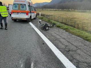 Dal Nord/Ovest: Auto si ribalta sulla Torino-Aosta: traffico rallentato verso il Piemonte Dal Nord/Ovest: Auto si ribalta sulla Torino-Aosta: traffico rallentato verso il Piemonte