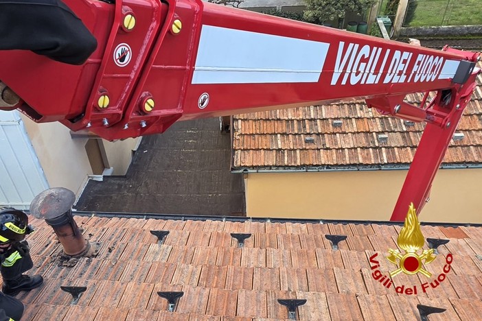 Borgosesia, incendio al camino in via Salvo D’Acquisto: intervento dei Vigili del Fuoco nella mattinata del 17 marzo