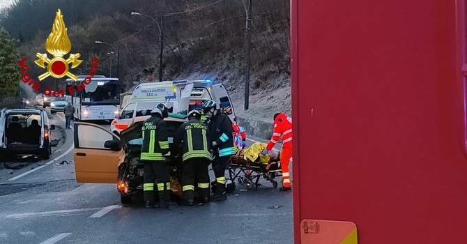 Incidente a Valduggia: due auto coinvolte, due persone soccorse e trasportate in ospedale Incidente a Valduggia: due auto coinvolte, due persone soccorse e trasportate in ospedale