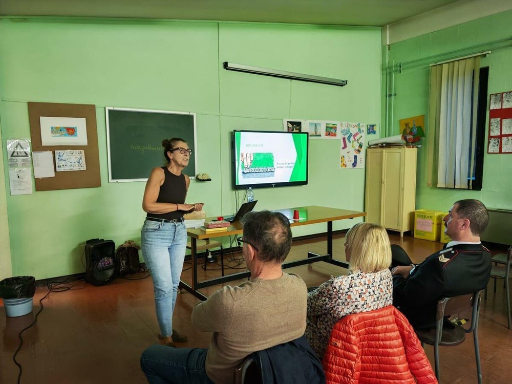 Incontri con gli studenti di Pray, Coggiola e Crevacuore: focus su dipendenze e nuove tecnologie Incontri con gli studenti di Pray, Coggiola e Crevacuore: focus su dipendenze e nuove tecnologie