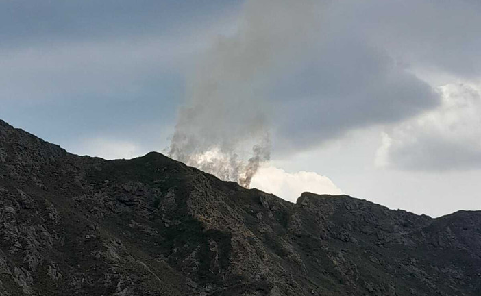 Fulmine scatena un incendio in Valsessera: fiamme ad alta quota sulla Punta delle Camosce Fulmine scatena un incendio in Valsessera: fiamme ad alta quota sulla Punta delle Camosce