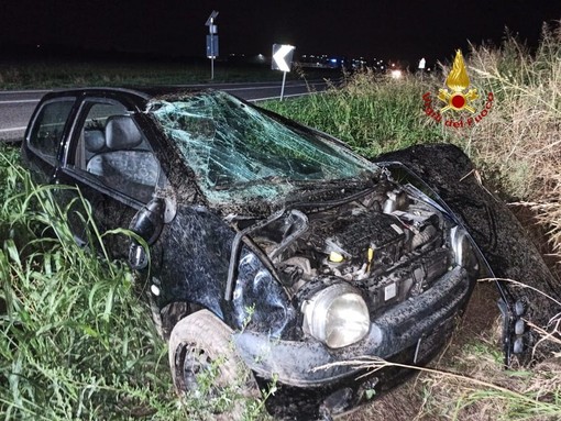 Auto si ribalta nella notte sulla SP31 Auto si ribalta nella notte sulla SP31
