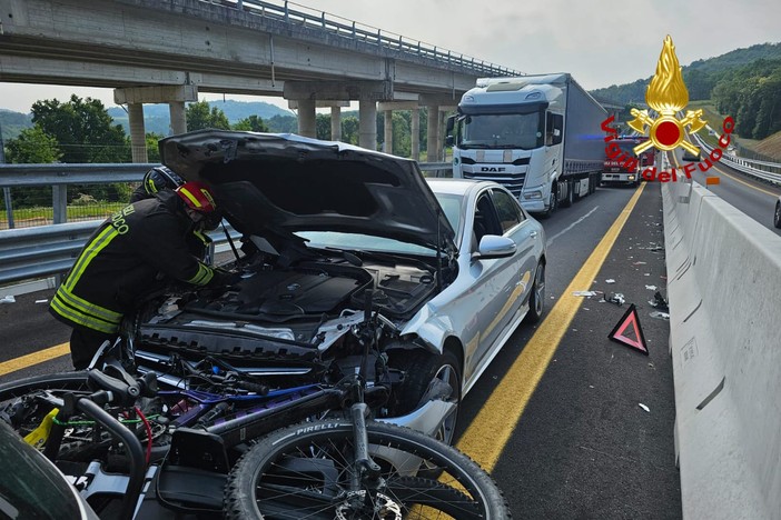 Dal Nord-ovest: incidente stradale sulla A5 verso Ivrea, due persone in ospedale