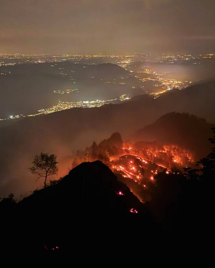 Incendi in Valsesia, fronti ancora sotto controllo ma resta alta l’attenzione Incendi in Valsesia, fronti ancora sotto controllo ma resta alta l’attenzione
