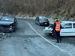 Frontale tra due auto a Portula, una donna in ospedale Frontale tra due auto a Portula, una donna in ospedale