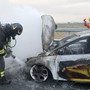 Auto in fiamme sull’A4