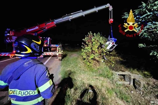 Incidente stradale in tangenziale ovest, intervengono i Vigili del fuoco Incidente stradale in tangenziale ovest, intervengono i Vigili del fuoco
