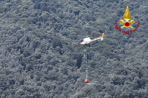 Nuovo fronte di fuoco in località Alpe La Res. Proseguono le operazioni Nuovo fronte di fuoco in località Alpe La Res. Proseguono le operazioni
