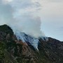 Incendio in alta Valsessera, riprendono le operazioni: sentieri chiusi sul versante Noveis-Postua (foto dalla pagina Facebook di Rifugio Monte Barone)