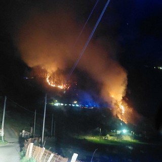 Fiamme nella notte a Quarona, decisivo l’intervento dei soccorsi