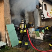 Dal Vercellese: Incendio in una rimessa, intervento dei Vigili del Fuoco Dal Vercellese: Incendio in una rimessa, intervento dei Vigili del Fuoco
