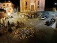 Grignasco, 9mila fiori per l’Infiorata in piazza Viotti: sarà visibile anche oggi e domani Grignasco, 9mila fiori per l’Infiorata in piazza Viotti: sarà visibile anche oggi e domani