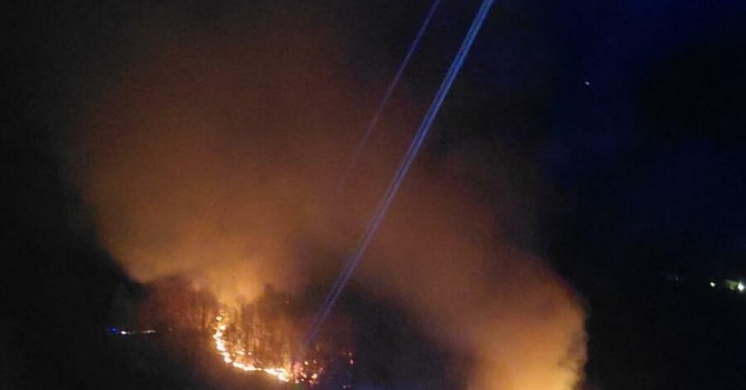 Fiamme nella notte a Quarona, decisivo l’intervento dei soccorsi Fiamme nella notte a Quarona, decisivo l’intervento dei soccorsi