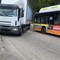 Code e rallentamenti al traffico a Valdilana per uno scontro tra pullman e camion FOTO