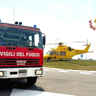 Moto finisce contro il guardrail, arriva anche l'elisoccorso