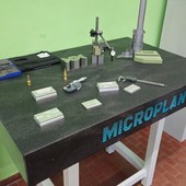 Due piani di riscontro donati da Microplan ai laboratori di meccanica