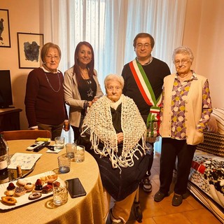 Romagnano Sesia festeggia i 102 anni di Iolanda Zanetta, gli auguri del Comune alla concittadina