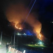 Fiamme nella notte a Quarona, decisivo l’intervento dei soccorsi