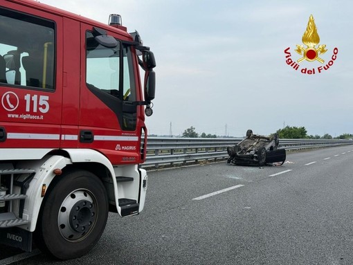 Dal Novarese, auto ribaltata in Tangenziale: feriti due bambini, uno è in codice rosso