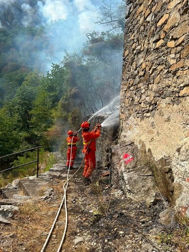 Incendi in Valsesia, situazione stabile: «La valle è pronta a ospitare turisti e villeggianti» Incendi in Valsesia, situazione stabile: «La valle è pronta a ospitare turisti e villeggianti»