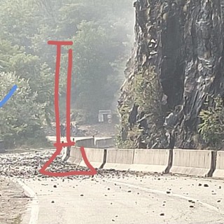 Incendio in Val Mastallone, massi sulla SP 9 a Giavinali: lavori straordinari per riaprire in sicurezza